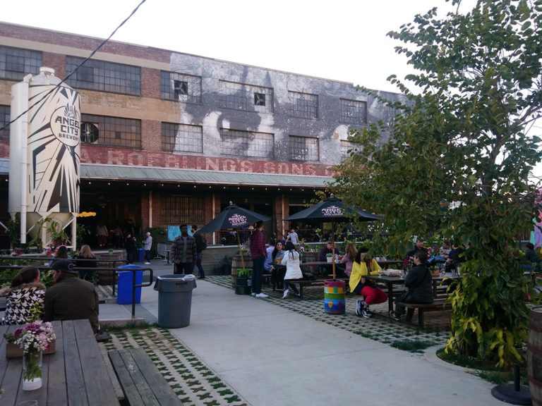 la terrasse d'Angel City Brewery