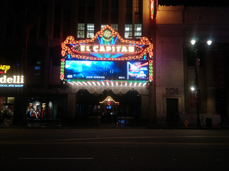 Entrée du cinéma El Capitan à Hollywwod