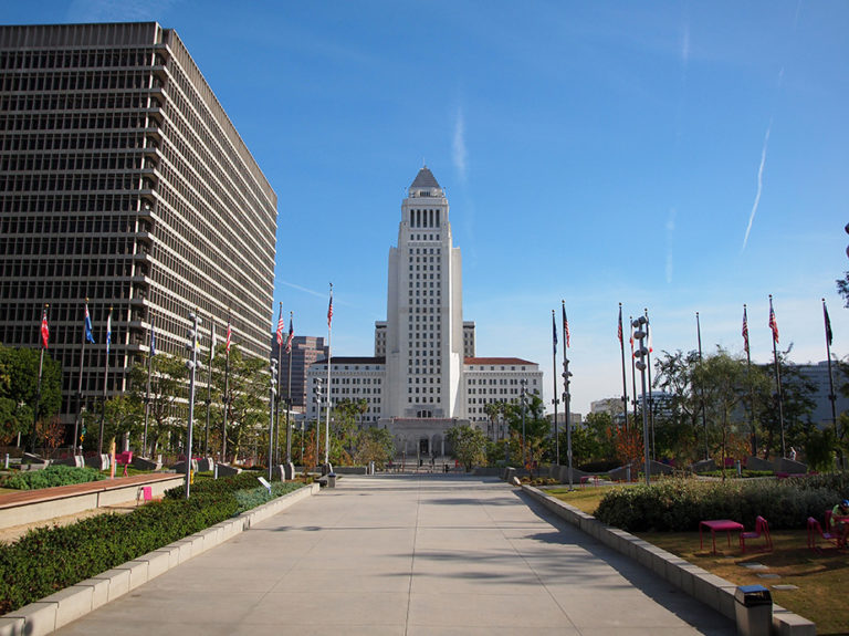 Vue sur Los Angeles City Hall depuis Grand Park LA