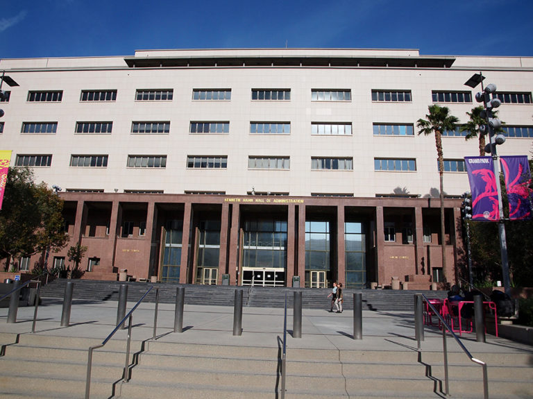 parvis du Kenneth Hahn Hall of Administration scène du tribunal dans la série Lucifer à Los Angeles