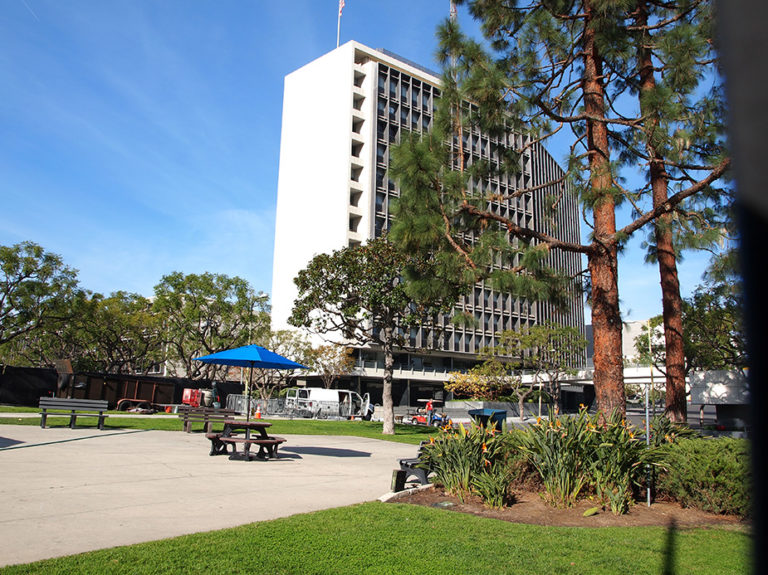 extérieur des Los Angeles Studios et la passerelle