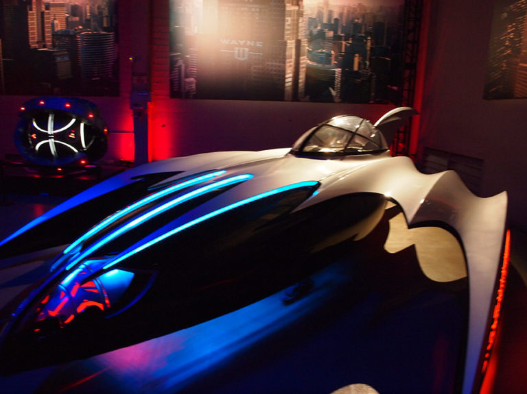 L'un des Batmobiles présente dans l'exposition à Warner Bros Studios