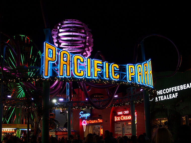 Entrée de Pacific Park sur la jetée de Santa Monica