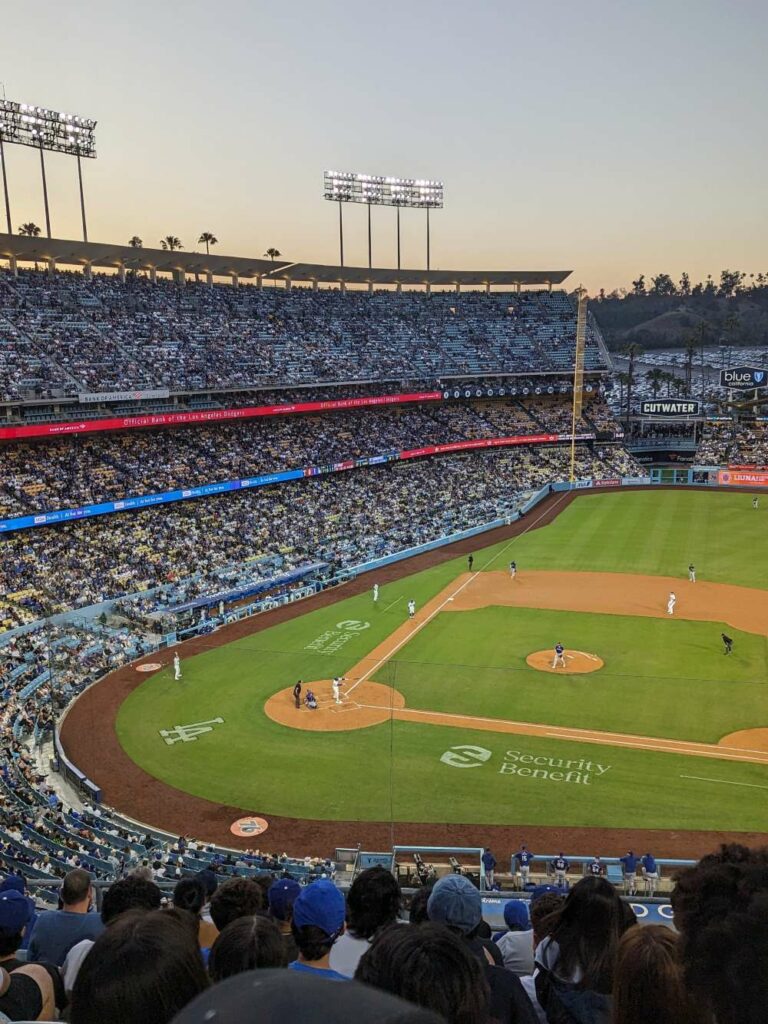 Dodgers Stadium pendant un match de baseball à Los Angeles